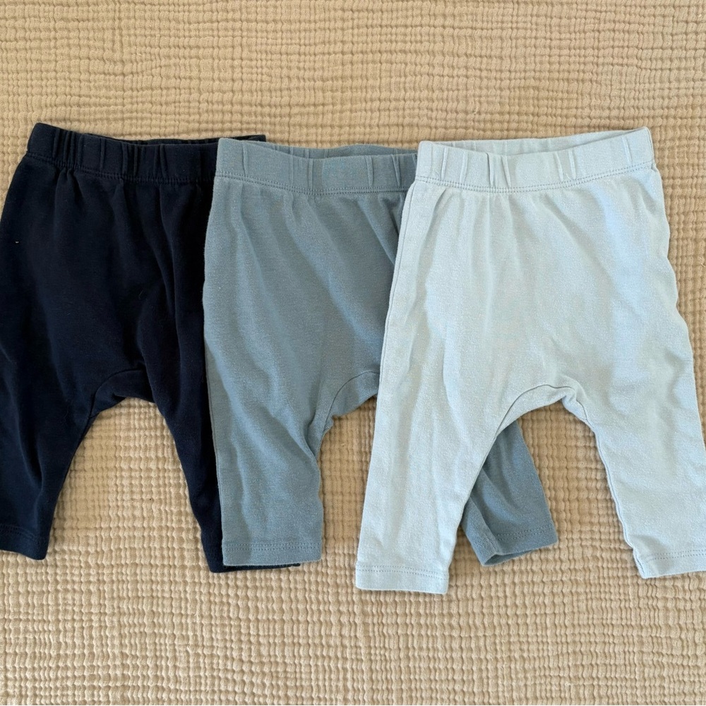The Honest Company Baby Clothing in Blue. Size 0-3 months